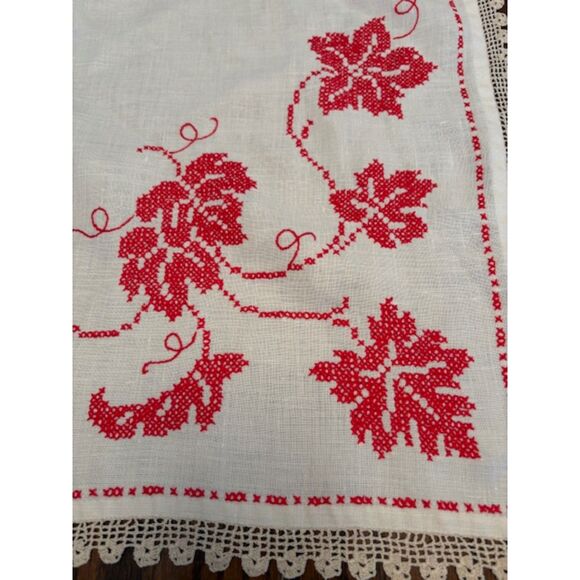 Pair Vintage Table Runners Red White Leaves Fall Decor Crochet Embroidered - Picture 3 of 4